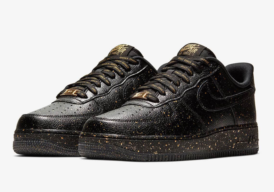 La mota de oro completa aparece en la Fuerza Aérea Nike 1 "Sólo una vez" 1 Nike Air Force 1 CJ7786 007 5