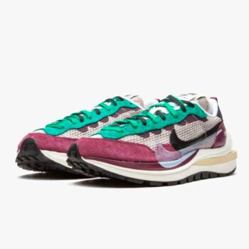 Nike Vaporwaffle sacai Villain Red Neptune Green